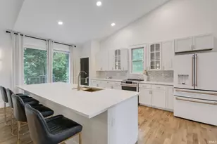 51855 Westwood Forest Dr, South Bend, IN 46628 - Photo 9