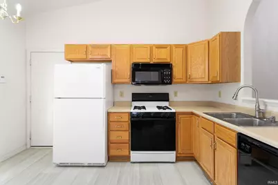 4117 Cherry Pointe Drive, South Bend, IN 46628 - Photo 7