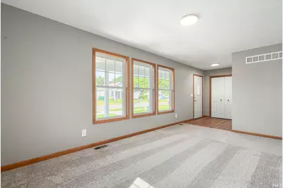 1563 E Edgar East Avenue, Mishawaka, IN 46545 - Photo 5