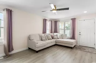 212 E Dubail Ave, South Bend, IN 46613 - Photo 5