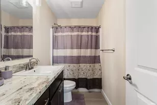 212 E Dubail Ave, South Bend, IN 46613 - Photo 17