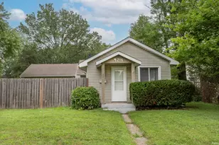 924 W Marion St, Mishawaka, IN 46545 - Photo 1