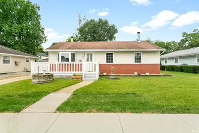 147 N Oakley Avenue, Mishawaka, IN 46544 - Photo 1