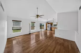 10374 Sunview Dr, Osceola, IN 46561 - Photo 9