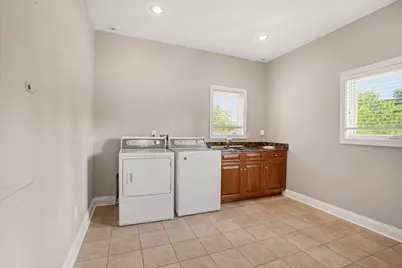330 N Sunnyside Avenue, South Bend, IN 46617 - Photo 9