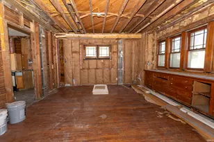 1109 Diamond Ave, South Bend, IN 46628 - Photo 13