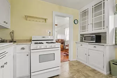202 Strathmoor Avenue, Mishawaka, IN 46544 - Photo 9