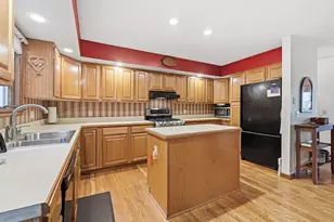 13705 Old Creek Ct, Mishawaka, IN 46545 - Photo 11