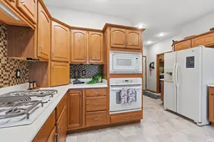 24465 Copper Ridge Dr, Goshen, IN 46526 - Photo 11