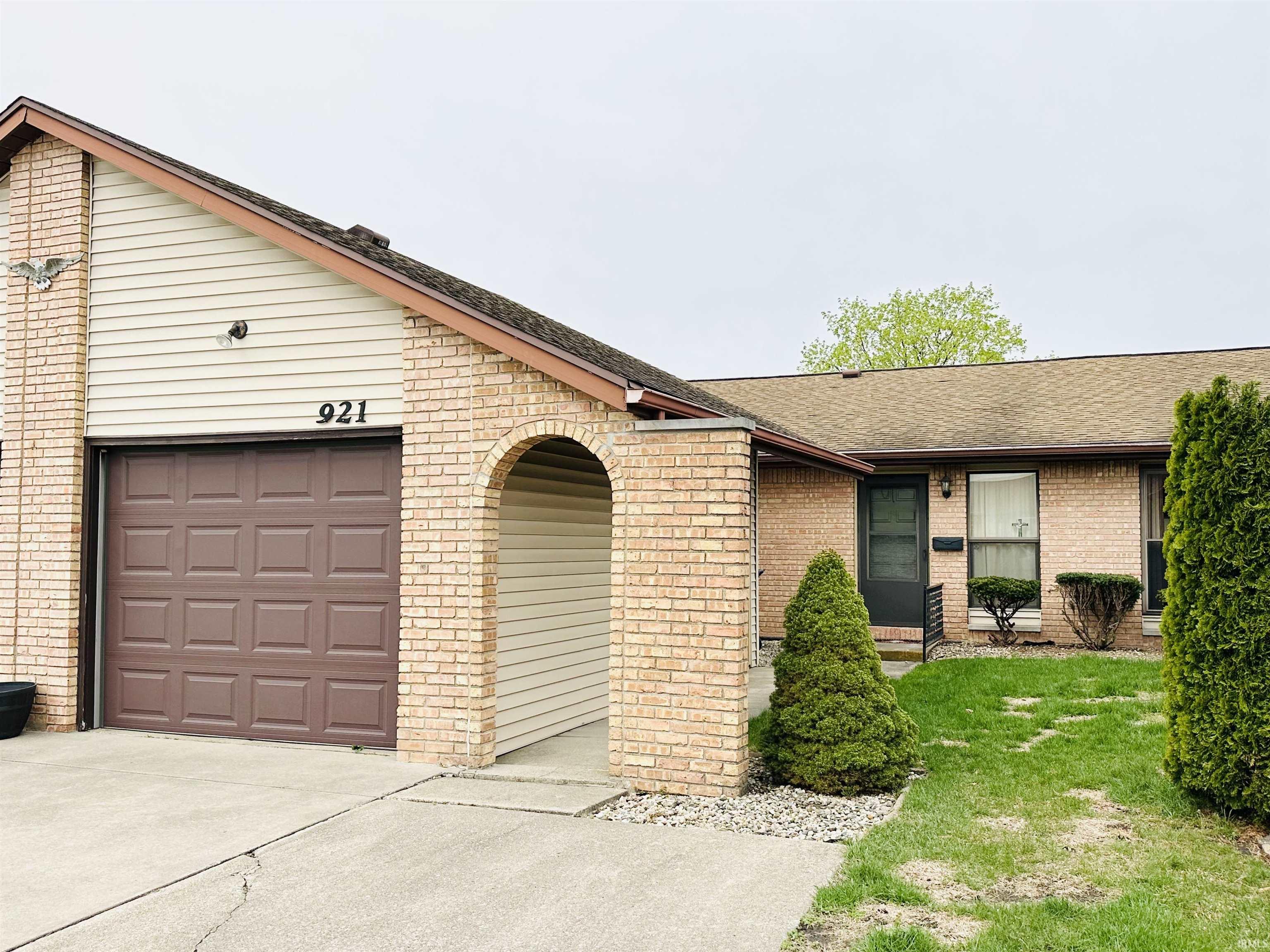 921 Berkley Cir, Mishawaka, IN 46544 MLS 202312299 Coldwell Banker