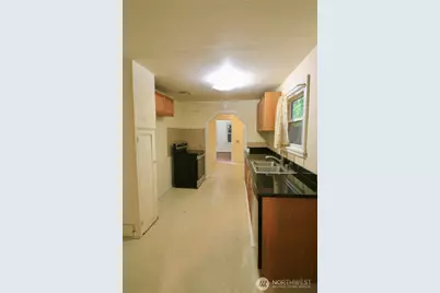 14040 Ashworth Avenue N, Seattle, WA 98133 - Photo 11