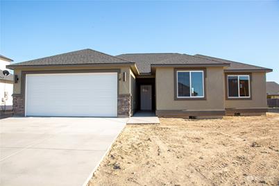 1107 E Cascade Street, Othello, WA 99344 - Photo 1