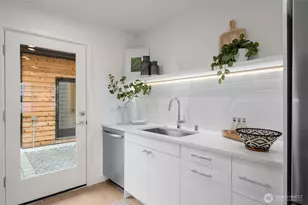 9221 B 14th Ave NW, Seattle, WA 98117 - Photo 11