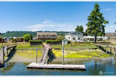 8171 Sandy Hook Drive, Clinton, WA 98236 - Photo 3