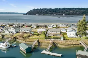 8171 Sandy Hook Dr, Clinton, WA 98236 - Photo 1