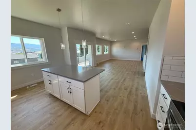 2526 1st Street SE, East Wenatchee, WA 98802 - Photo 11