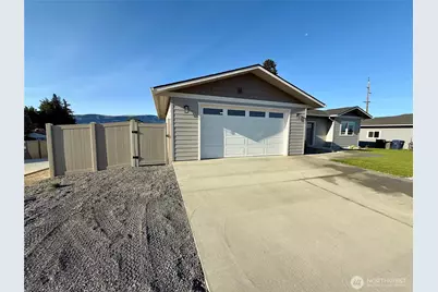 2526 1st Street SE, East Wenatchee, WA 98802 - Photo 3