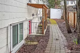 2209 E Roanoke St, Seattle, WA 98112 - Photo 29