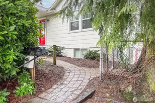2209 E Roanoke St, Seattle, WA 98112 - Photo 3