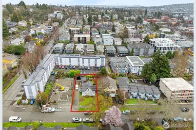 3644 Greenwood Avenue N, Seattle, WA 98103 - Photo 9