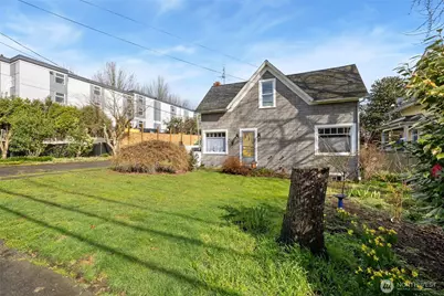 3644 Greenwood Avenue N, Seattle, WA 98103 - Photo 11