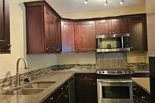 13626 NE 7th St, Bellevue, WA 98005 - Photo 5