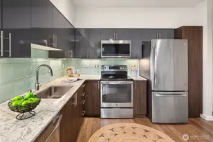 1085 103rd Ave NE, Bellevue, WA 98004 - Photo 5