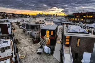 2309 N Northlake Way, Seattle, WA 98103 - Photo 9