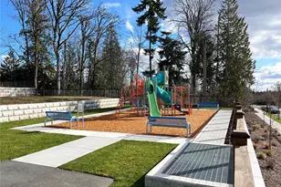 13825 SE 85th St, Newcastle, WA 98059 - Photo 5