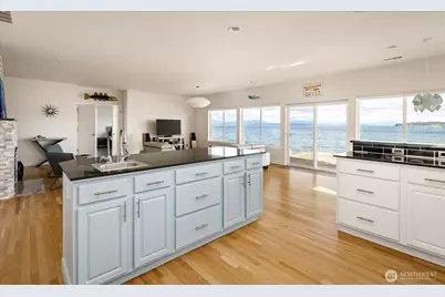 2190 Mariner Beach Drive, Oak Harbor, WA 98277 - Photo 13