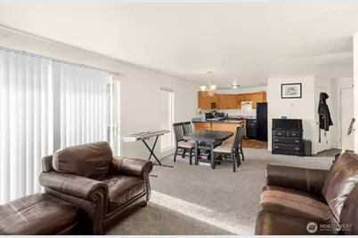 1425 S Puget Drive #213, Renton, WA 98055 - Photo 3