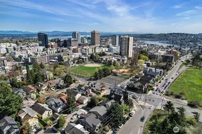 5016 7th Ave NE, Seattle, WA 98105 - Photo 5