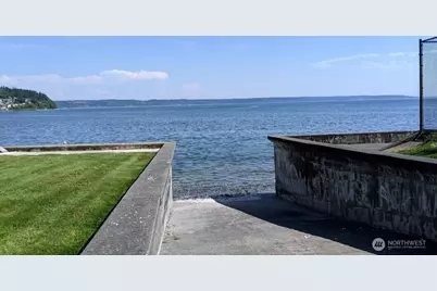 8042 Island Court, Clinton, WA 98236 - Photo 15