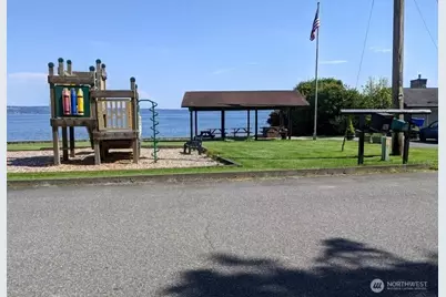 8042 Island Court, Clinton, WA 98236 - Photo 17