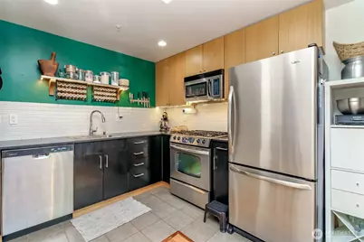 76 Cedar Street #207, Seattle, WA 98121 - Photo 3