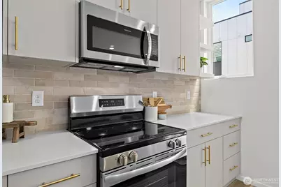 8324 16th Avenue NW #D, Seattle, WA 98117 - Photo 11