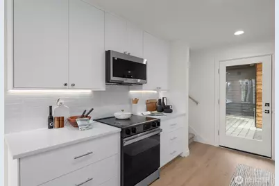 9221 B 14th Avenue NW, Seattle, WA 98117 - Photo 13