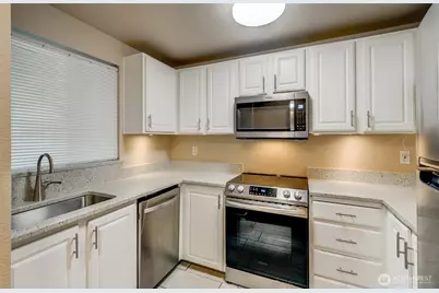 11107 NE 125th Lane #F222, Kirkland, WA 98034 - Photo 7