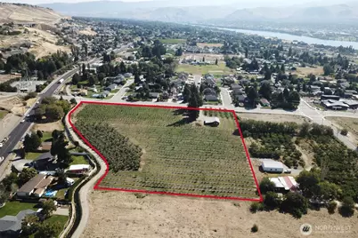 121 35th Street NW, East Wenatchee, WA 98802 - Photo 3