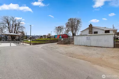 415 Walker St, Wenatchee, WA 98801 - Photo 29