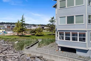 651 SE Bayshore Dr, Oak Harbor, WA 98277 - Photo 23