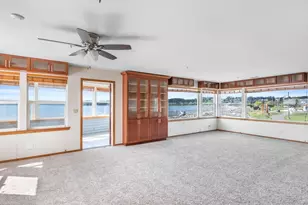 651 SE Bayshore Dr, Oak Harbor, WA 98277 - Photo 5