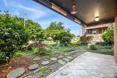 2858 32nd Avenue W #102, Seattle, WA 98199 - Photo 17