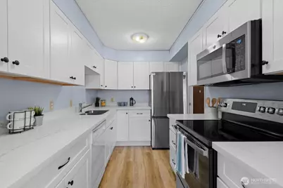 2100 3rd Avenue #2505, Seattle, WA 98121 - Photo 11