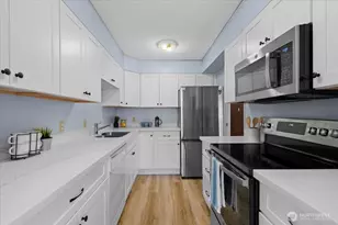 2100 3rd Ave, Seattle, WA 98121 - Photo 11