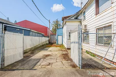 1063 1065 Beach Avenue, Marysville, WA 98270 - Photo 5