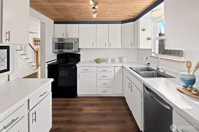 8307 27th Avenue NW, Seattle, WA 98117 - Photo 5