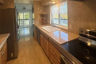 1017 Ballentine St, Raymond, WA 98577 - Photo 9