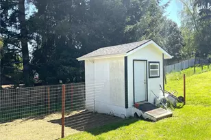 1017 Ballentine St, Raymond, WA 98577 - Photo 9