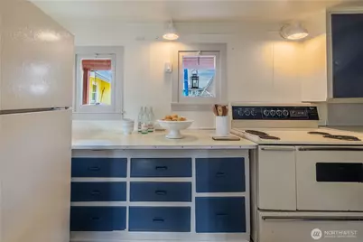 2035 Fairview Avenue E #D, Seattle, WA 98102 - Photo 11